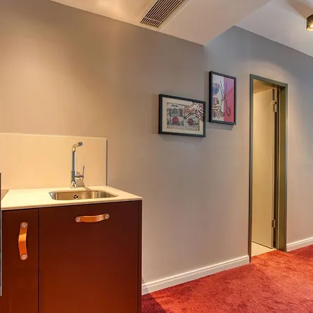 Centro Stern City, Trademark Collection By Wyndham Ulma