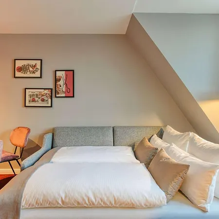 Centro Stern City, Trademark Collection By Wyndham Ulma