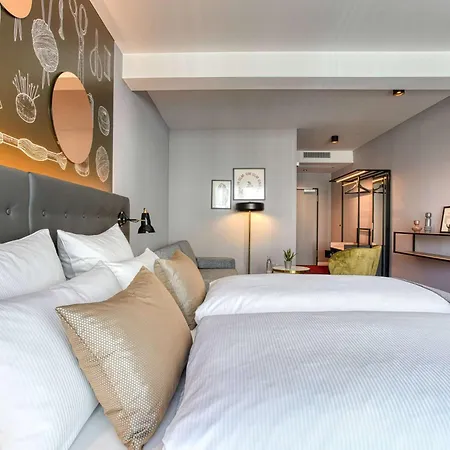 Centro Stern City, Trademark Collection By Wyndham Ulma