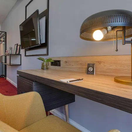 Centro Stern City, Trademark Collection By Wyndham Ulma