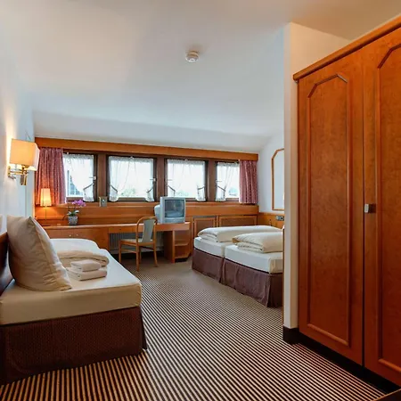 Centro Stern City, Trademark Collection By Wyndham Ulma