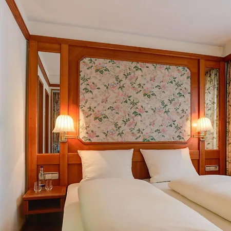 Centro Stern City, Trademark Collection By Wyndham Ulma