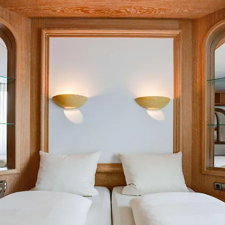 Centro Stern City, Trademark Collection By Wyndham Ulma