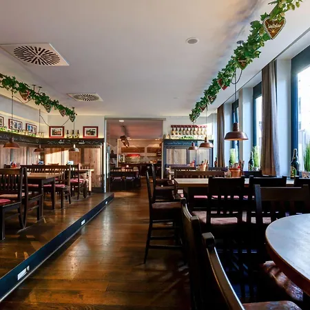 Centro Stern City, Trademark Collection By Wyndham 3* אולם